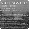 Pamětní deska připomínající protest Ryszarda Siwce je umístěna na domě, odkud odjel 7. září 1968 do Varšavy (Foto: Petr Blažek)
