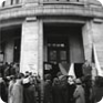 Собрание людей перед Университетом им. Я. А. Коменского в Братиславе, 25 января 1969 года (фотограф: Тибор Борский)