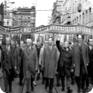 Kierownictwo KSČ na czele pierwszomajowego pochodu w 1968 r. W pierwszym rzędzie od prawej: B. Kučera, J. Piller, F. Kriegel, A. Dubček, L. Svoboda, G. Husák (Źródło: ČTK)